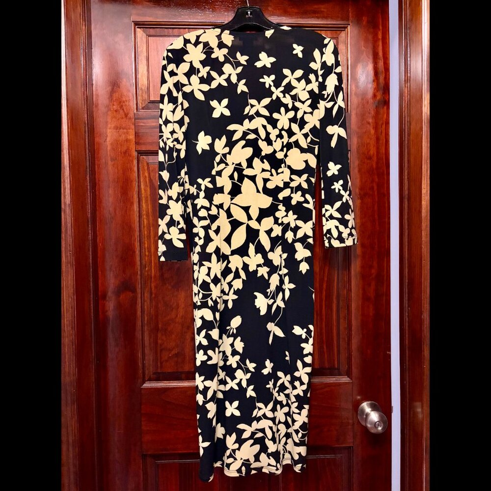 BCBGMaxAzria — Black & Cream Floral Faux Wrap Midi Dress (US 2) - Picture 3 of 4